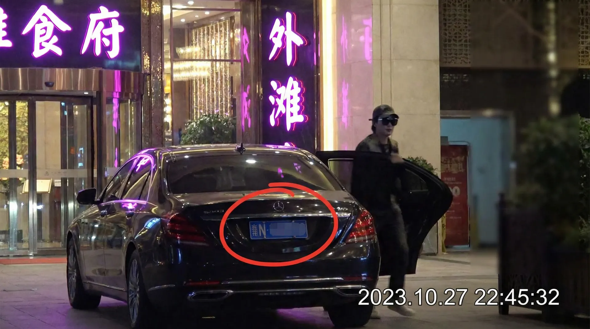 婉儿别闹-婉儿别闹短视频 最新更新|独家爆料婉儿别闹聚集地 - 豪车餐厅外偷拍